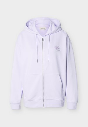 Vaalean violetti vetoketjullinen huppari, jossa on kiristysnauhat, etutaskut ja vasemmassa rinnassa pieni kirjailtu "CK"-logo.
