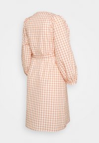MAMALICIOUS MLFIONA LIA  WOVEN  - Vestido de malha - café crème