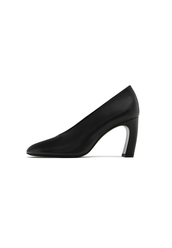 HEELED WITH ROUNDED TOE - Pumps
