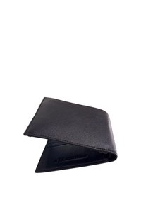 Portafoglio in pelle nera con texture liscia, design a due pieghe e bordi cuciti. Presenta un logo discreto impressionato all'interno.