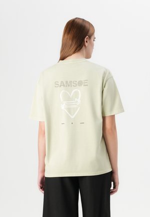 EIRA - T-shirt imprimé - alfalfa hug