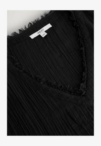 Unselected, black