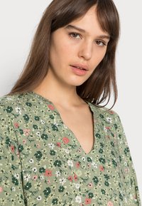 JDY JDYLION LAYER DRESS - Vestido de dia - khaki