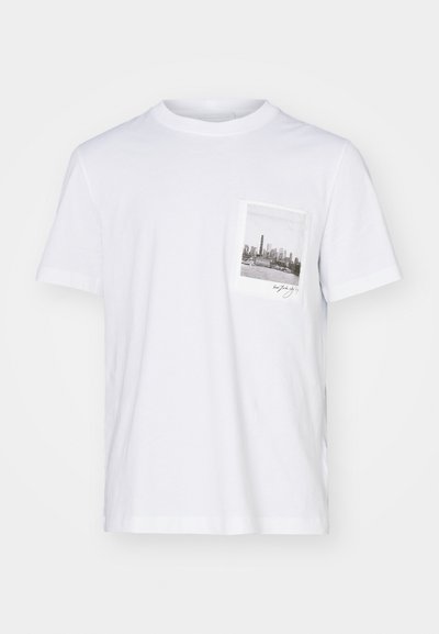 Helmut Lang POSTCARD SKYLINE - Trükipildiga T-särk - white