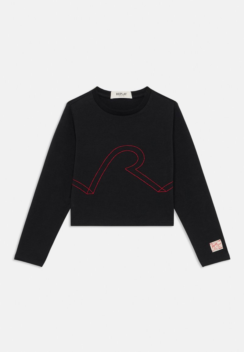 Svart langt ermet cropped skjorte med røde kantsting i abstrakt design og et vevd merke på høyre erme.