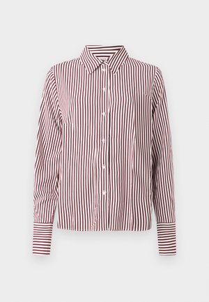 Chemise rayée rouge et blanche à manches longues avec un col, des boutons sur le devant et des poignets rayés contrastants. Tissu lisse et tissé.