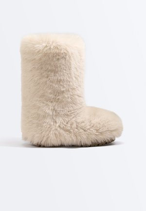OYSHO, TECHNICAL EFFECT - Cizme de iarnă - beige