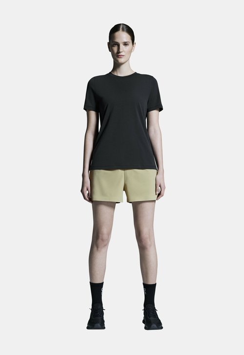 On FOCUS - Basic T-shirt - black — foto 2