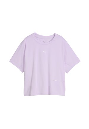 Lys lilla Puma t-shirt med korte ærmer og rund halsudskæring med lille hvid Puma-logo centreret på brystet.