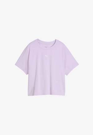 Lichtpaarse Puma T-shirt met korte mouwen en ronde hals met klein wit Puma-logo in het midden van de borst.