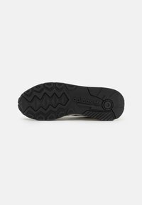 adidas Originals TREZIOD 2 UNISEX - Sneakers - white/dark brown/alumina