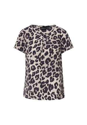 Korte mouw top in lichtbeige met donker leoprint. Kenmerkt zich door een ronde halslijn en plooidetail aan de voorkant. Zacht, glad materiaal.