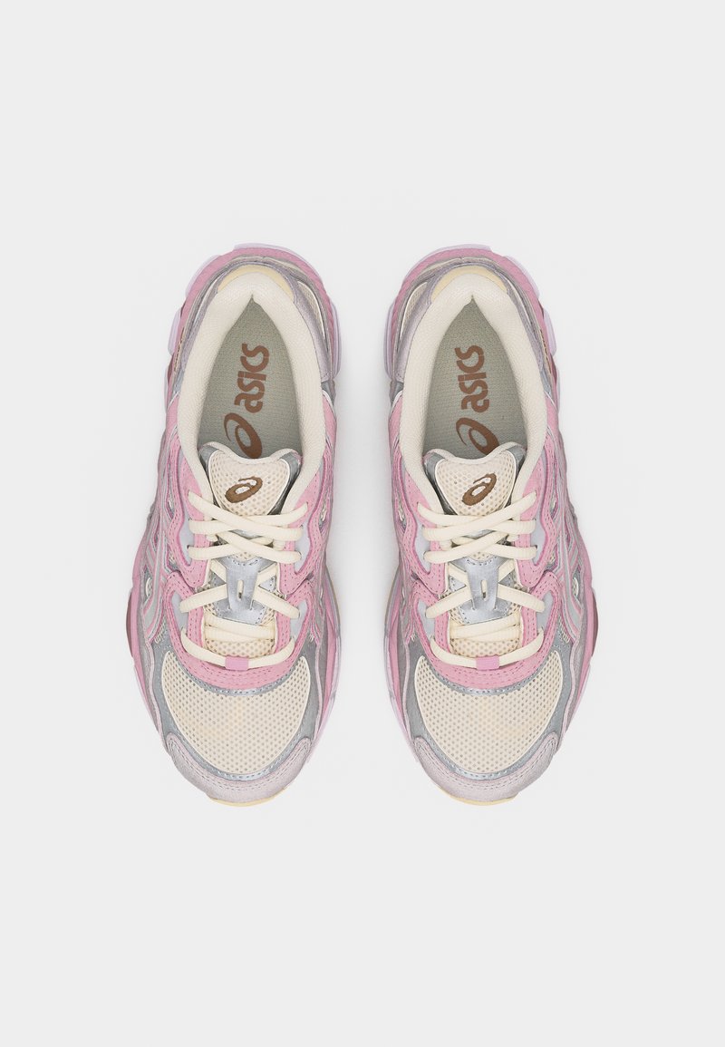 rose paire de asics gel