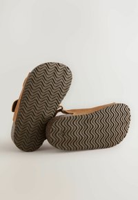 Next WIDE FIT (G) FIT - DOUBLE BUCKLE CUSHIONED FOOTBED - Lära-gå-skor - tan brown