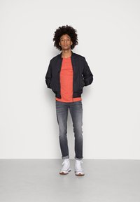 Tommy Jeans SLIM JASPE CREW NECK - T-shirt básica - orange spice