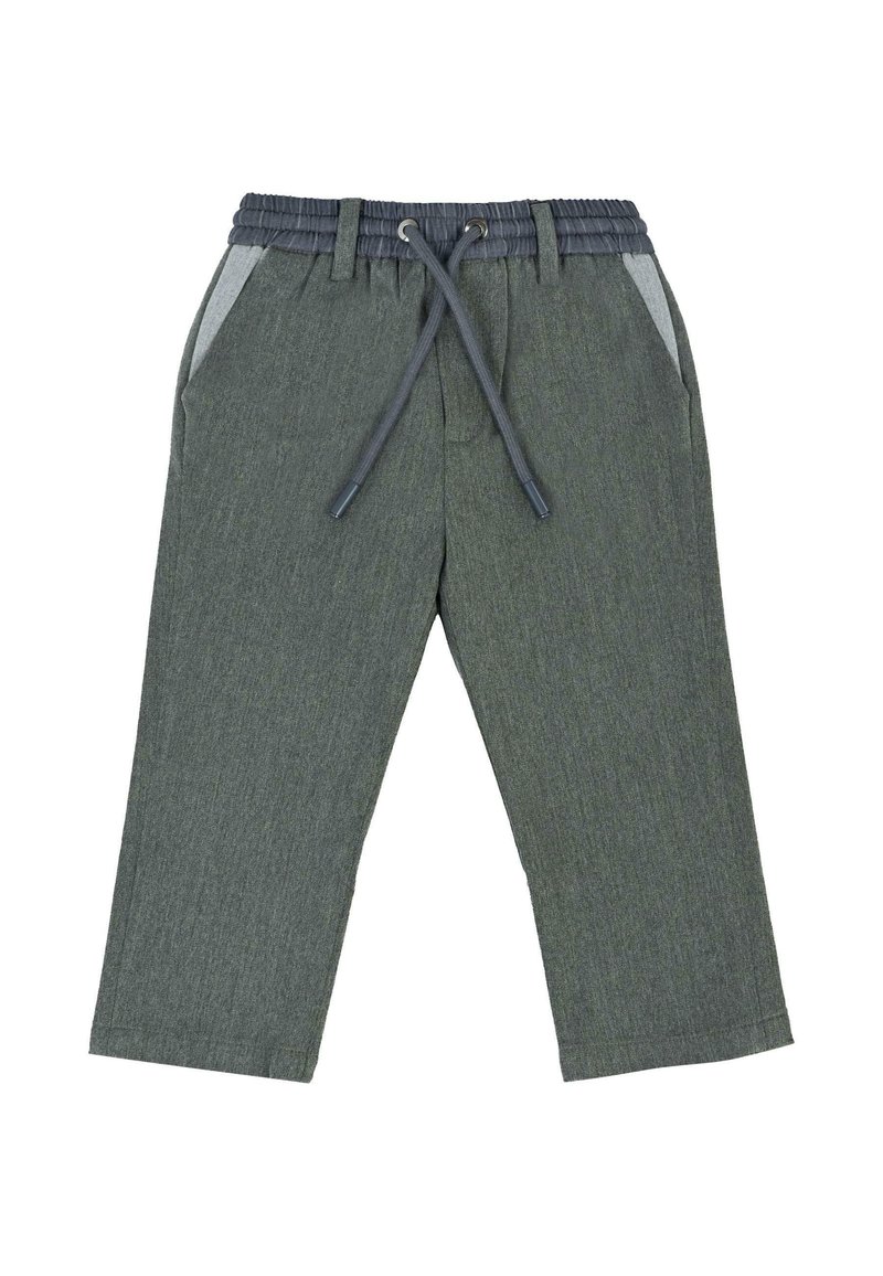Grijs-groene broek met een elastische tailleband, aantrekkoordsluiting en zijzakken. Gladde textuur met een subtiel patroon.