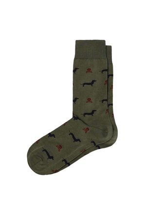 Par de calcetines verde oliva con perro salchicha negro y patrones de calaveras y huesos cruzados rojos.