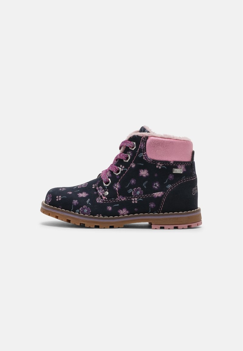 Bottes à motif floral noir avec accents roses, doublure en fausse fourrure et semelles en caoutchouc robustes. Comprend des lacets roses et des coutures décoratives.