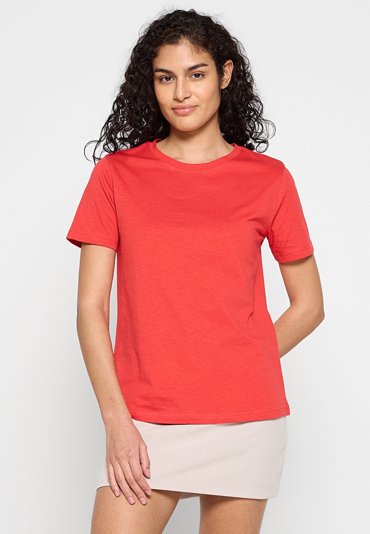 Mango T-shirt basic rood Mango T-shirt basic rood