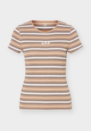 Κοντομάνικη, ριγέ μπεζ και καφέ ριμπ μπλούζα με λευκό λογότυπο GAP στο κέντρο του στήθους.