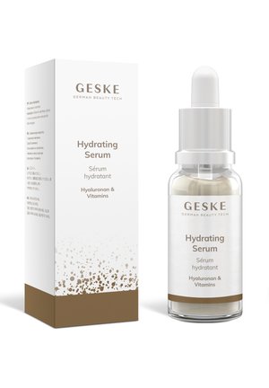Geske Hydrating Serum Flasche und Box mit Tropfer, mit Hyaluronan und Vitaminen, weiße und braune Verpackung mit Markentext.