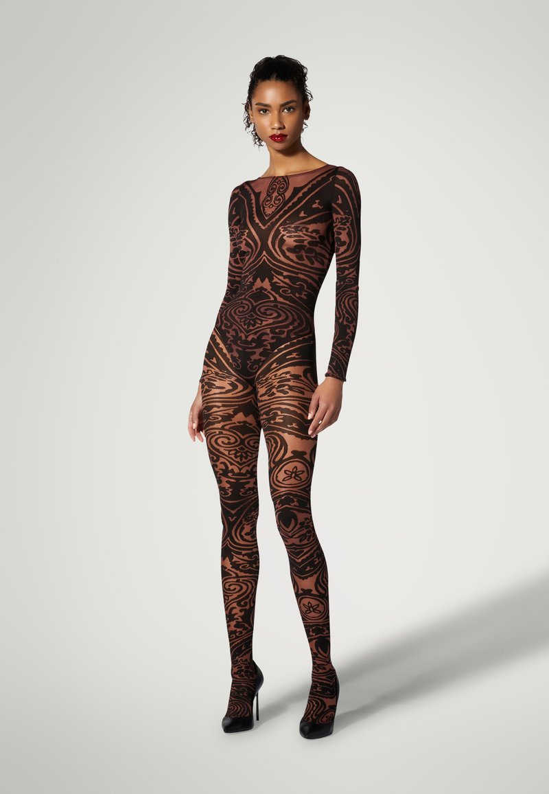 Sort bodysuit med indviklede brune barokmønstre, med lange ærmer og tætsiddende design. Materialet virker gennemsigtigt og tekstureret.