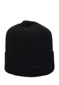 Sort strikket beanie-hat med ribbet tekstur, rund top og en foldet manchet med et lille logo-patch.