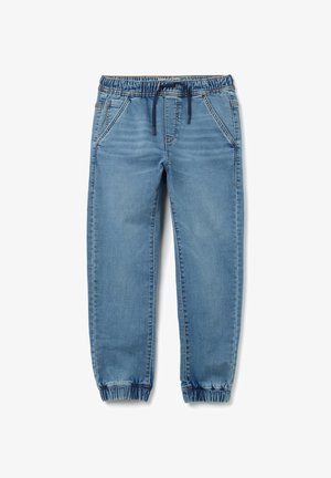 Pantalones jogger de denim azul claro con cintura elástica y cordón. Presentan puños en los tobillos y dos bolsillos frontales. Textura suave.