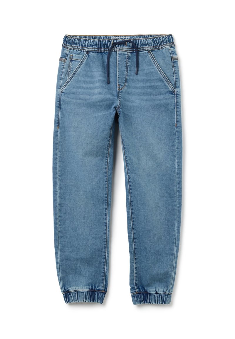 Pantalones jogger de denim azul claro con cintura elástica y cordón. Presentan puños en los tobillos y dos bolsillos frontales. Textura suave.
