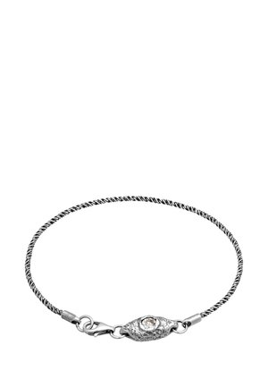 Sølv snoet wire armbånd med en øjeformet charme, der har en central klar ædelsten. Designet er indviklet med en tekstureret overflade.