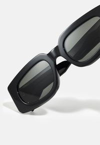 RETROSUPERFUTURE TETRA UNISEX - Ochelari de soare - black