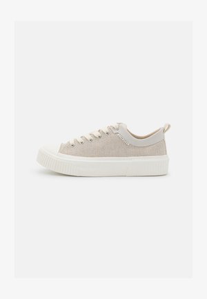 Beezid kanvas tossud tekstureeritud pealispinnaga, ümmargune varvas, valge kummitald ja kontrastsed nöörid. Tagumine kandetükk mugavaks jalga panemiseks.