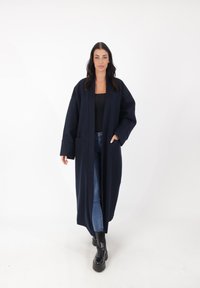 Unausgewählt, navy