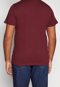 Tommy Jeans Jednoduché tričko - bordeaux