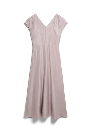 Világos mályva V-nyakú, rövid ujjú, közepes hosszúságú ruha, derékrészen testhez simuló, és bővülő szoknyával, fehér háttéren.