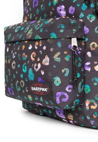 Eastpak OUT OF OFFICE - Mochila - beastimal black