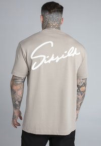 SIKSILK SCRIPT  - Nyomott mintás póló - beige