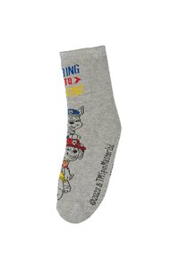 Calcetín de algodón gris con personajes de dibujos animados en color. El texto dice "¡PAW PATROL A LA RESCATE!" con acentos coloridos.
