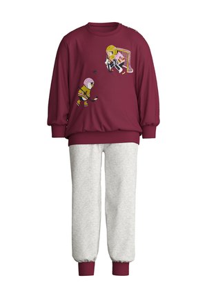 Kinderoutfit met een bordeauxrode sweatshirt met twee ijshockeyspelers en lichtgrijze joggingbroek met bordeauxrode boorden.