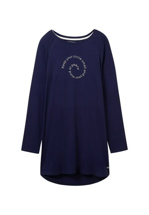 Maglietta a maniche lunghe color navy con orlo arrotondato e un design testuale circolare in crema, con la scritta "mantieni il tuo cerchio ristretto e bada alla tua pace."