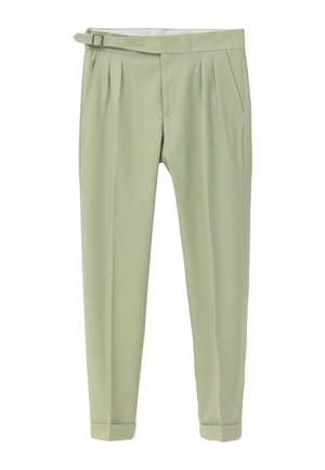 Pantalones ajustados de un verde claro con plisados, un lazo para cinturón en la cintura y dobladillos con puños. Tejido suave con una textura sutil.