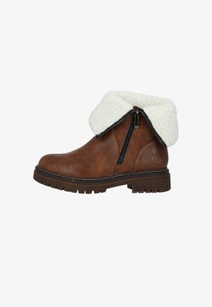 Stivaletto alla caviglia in finta pelle marrone con collare in morbido pile crema, zip laterale e suola in gomma robusta, presenta dettagli di cucitura a contrasto.