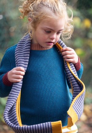 Little Green Radicals FROM ONE TO ANOTHER - Strickpullover - blue