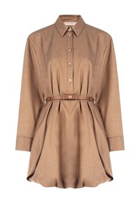 Bruine button-up jurk met lange mouwen, geplooide taille en een bijpassende riem. Gemaakt van textuurstof en voorzien van goudkleurige knopen.