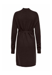 Robe en tricot marron foncé à manches longues avec un col montant et une ceinture assortie à la taille, vue de dos.