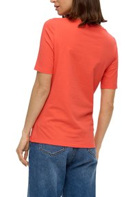 s.Oliver MIT FRONT - Print T-shirt - blutorange