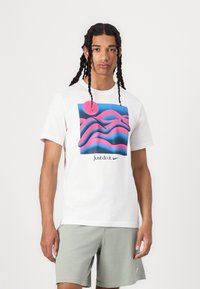 Nike Sportswear - TEE - Print T-shirt - white Thumbnail Image 1