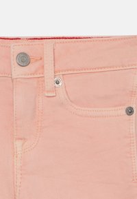 Tommy Hilfiger NORA - Shorts vaqueros - coral ice