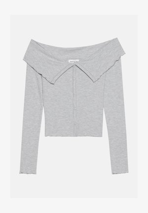 Ljust grå ribbad långärmad topp med off-the-shoulder-design, vågiga kanter och knäppt fram. Mjuk textur, cropped passform.