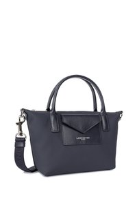 Borsa a mano blu navy realizzata in materiale resistente, con doppi manici superiori, una tracolla removibile e una tasca frontale con pattina che presenta un dettaglio del logo.